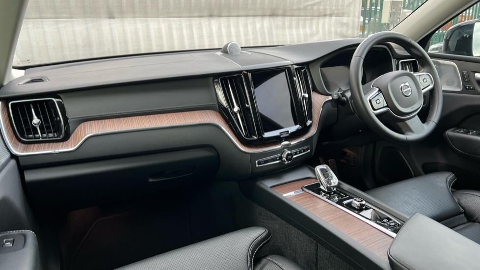 Used Volvo XC60 2023 for sale - 76161300: Photo 4