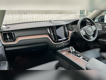 Used Volvo XC60 2023 for sale - 76161300: Photo