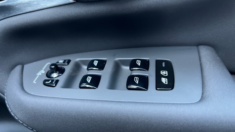 Used Volvo XC90 2025 for sale - 76112419: Photo 33