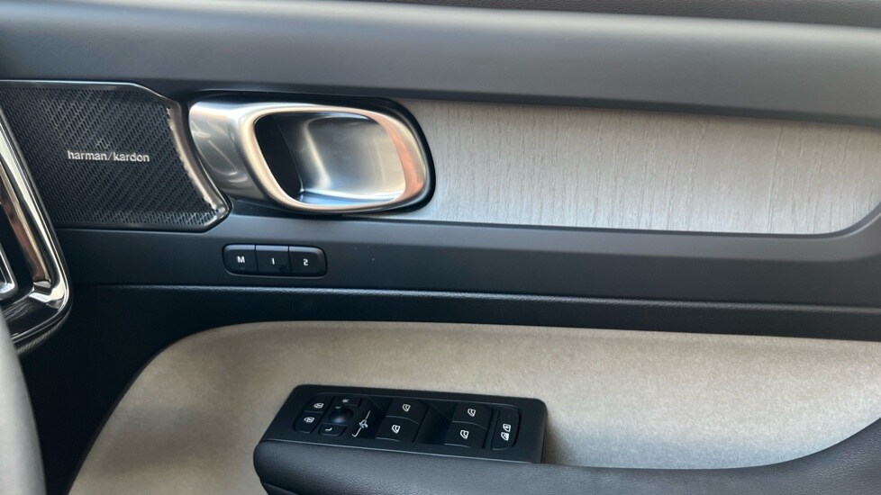 Used Volvo XC40 2024 for sale - 76438029: Photo 15