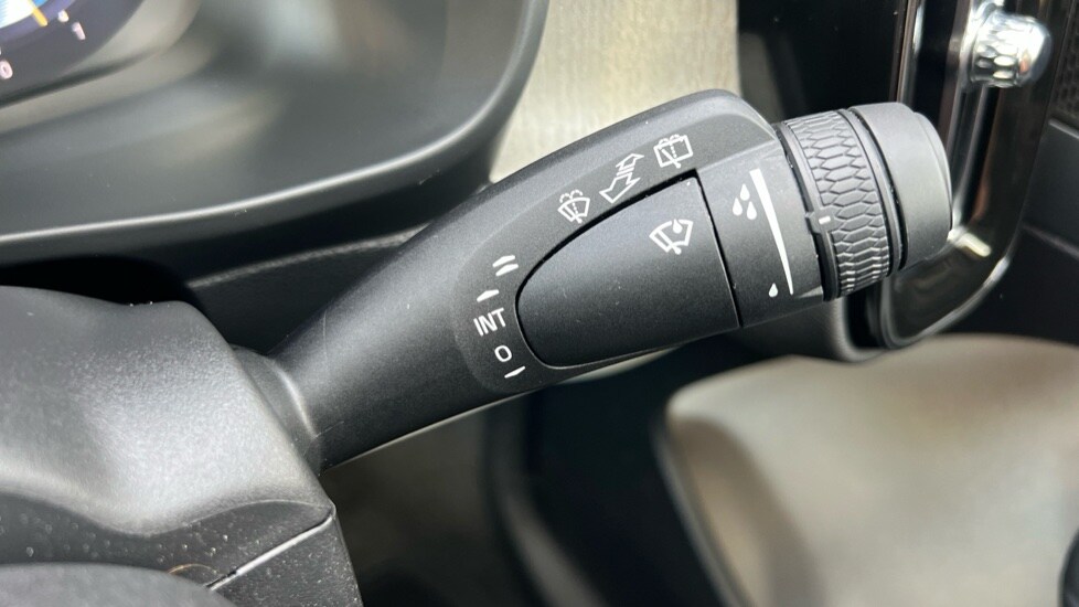 Used Volvo XC40 2024 for sale - 76438029: Photo 30