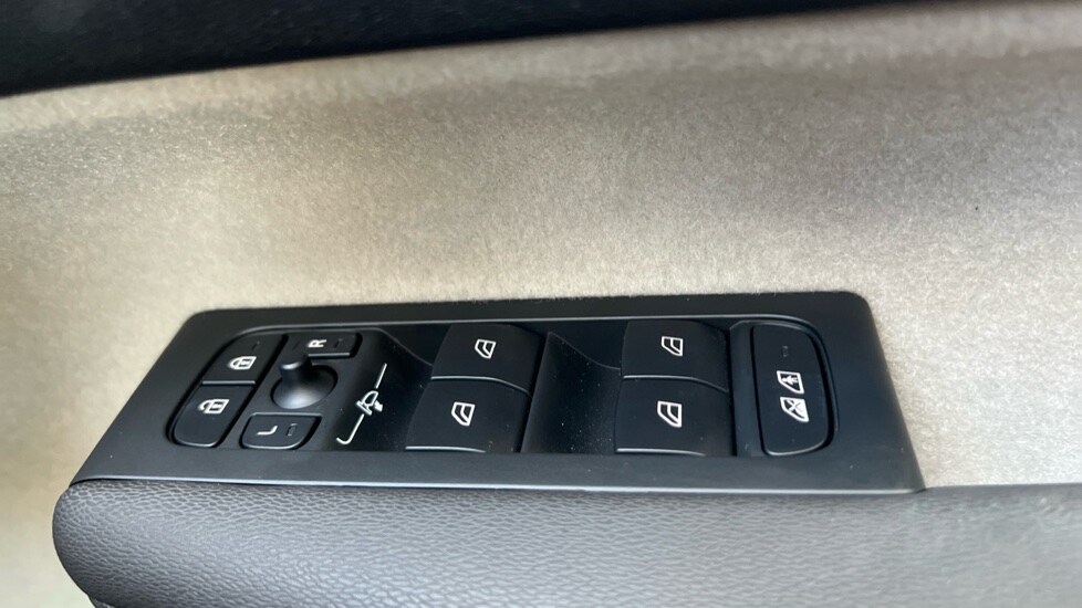 Used Volvo XC40 2024 for sale - 76438029: Photo 33