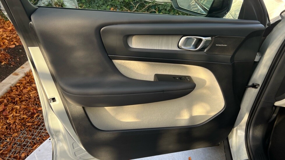 Used Volvo XC40 2024 for sale - 76438029: Photo 46