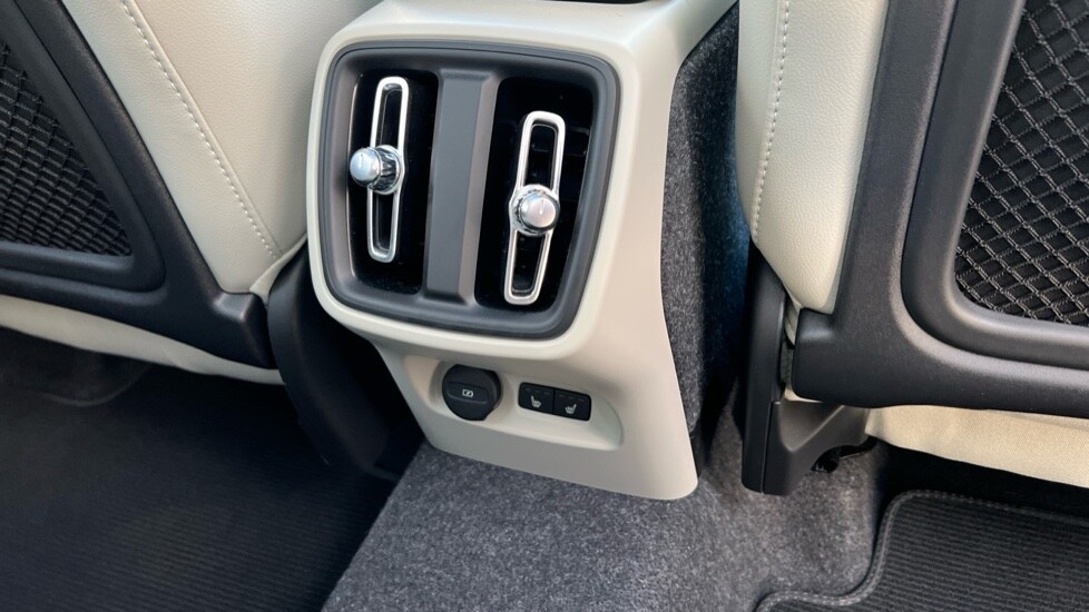 Used Volvo XC40 2024 for sale - 76438029: Photo 50