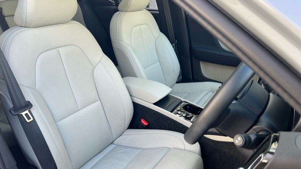 Used Volvo XC40 2024 for sale - 76438029: Photo 9