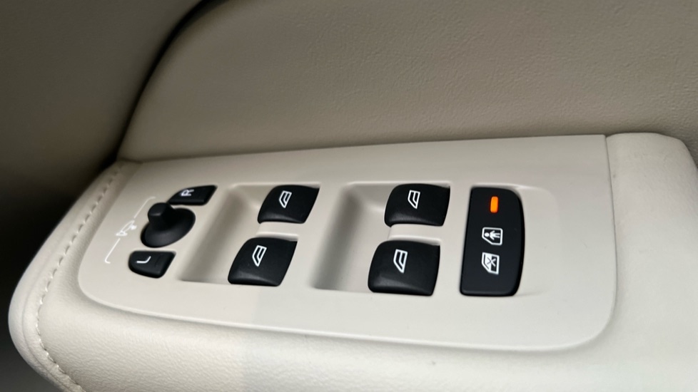 Used Volvo XC60 2025 for sale - 76773376: Photo 33