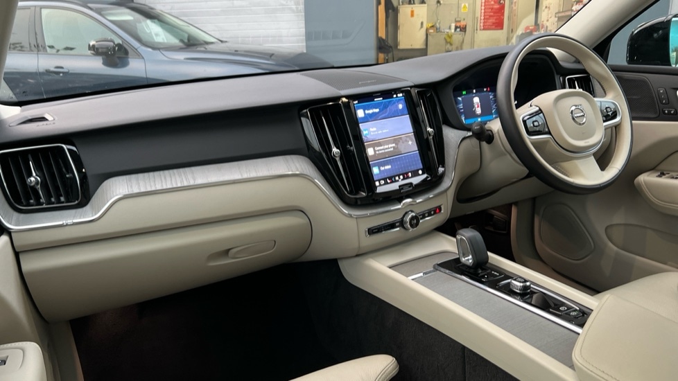Used Volvo XC60 2025 for sale - 76773376: Photo 4