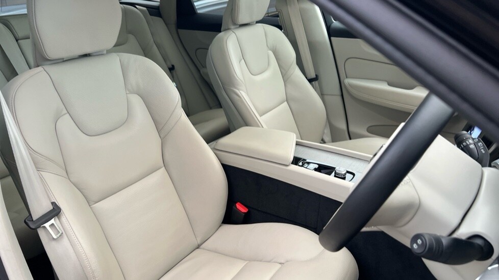 Used Volvo XC60 2025 for sale - 76773376: Photo 9