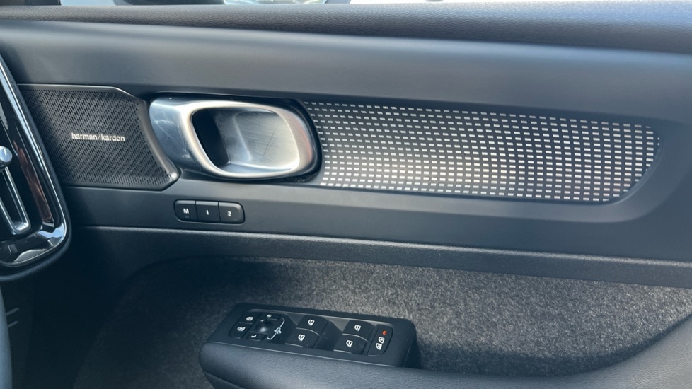 Used Volvo XC40 2023 for sale - 76587010: Photo 15