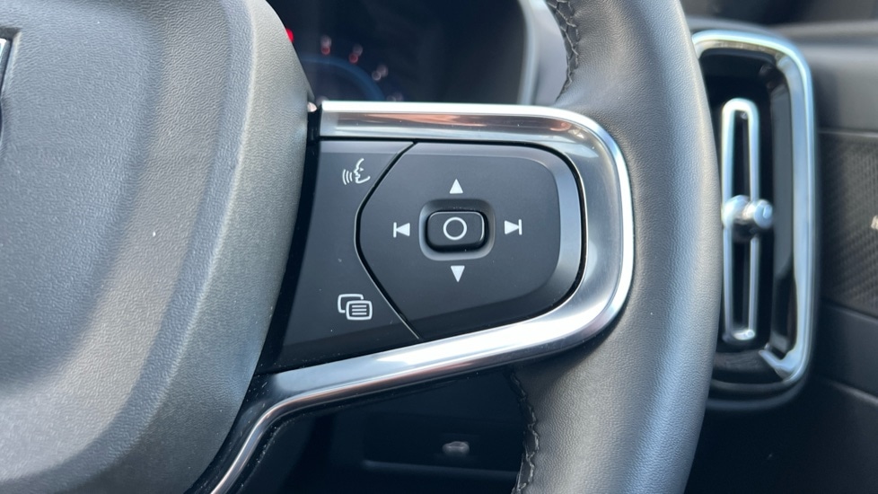 Used Volvo XC40 2023 for sale - 76587010: Photo 19