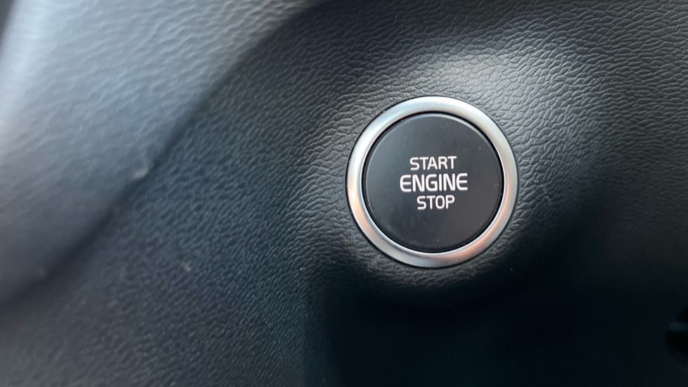 Used Volvo XC40 2023 for sale - 76587010: Photo 28