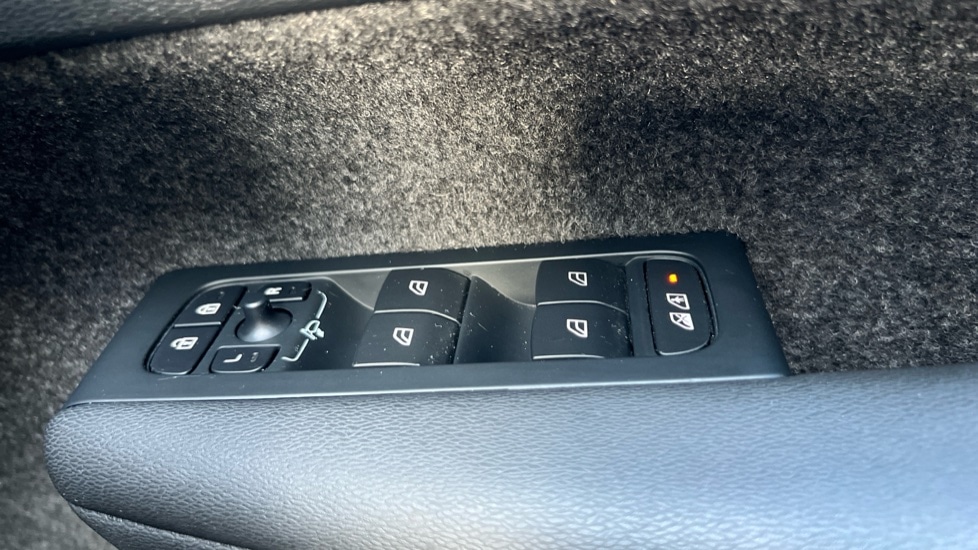 Used Volvo XC40 2023 for sale - 76587010: Photo 33