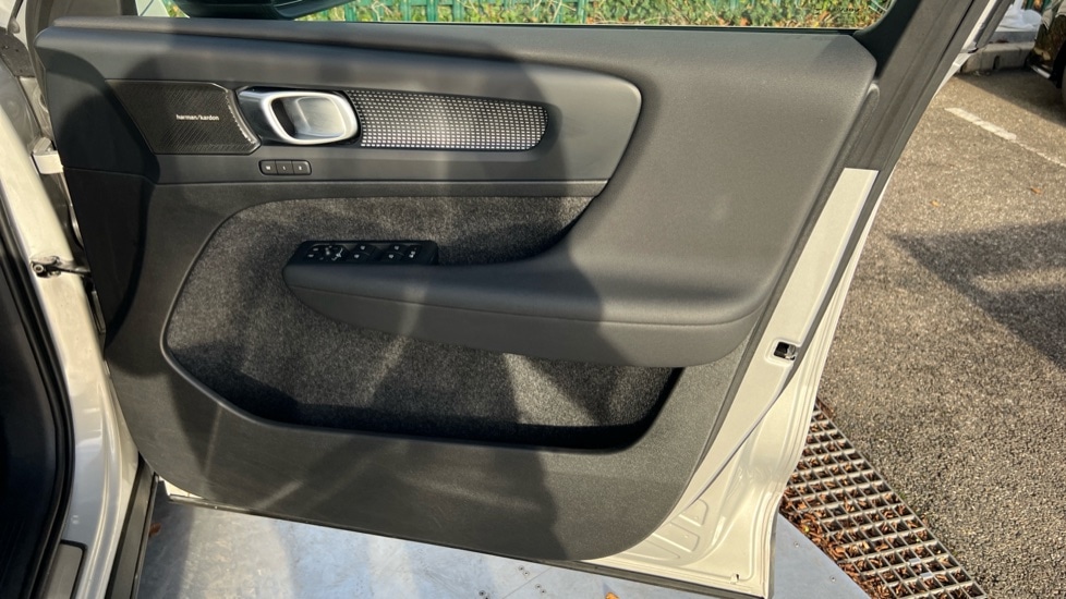 Used Volvo XC40 2023 for sale - 76587010: Photo 51