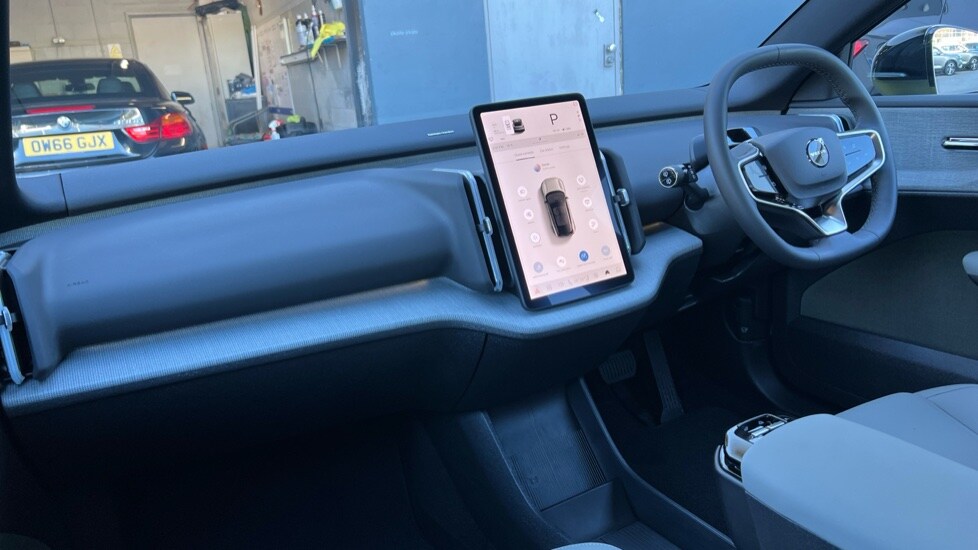 Used Volvo EX30 2025 for sale - 75472401: Photo 4