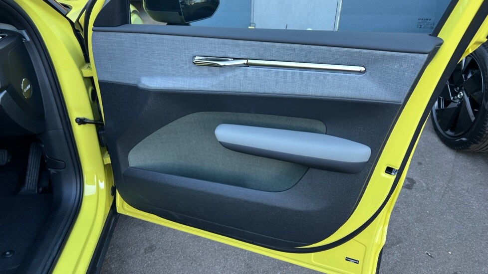 Used Volvo EX30 2025 for sale - 75472401: Photo 42