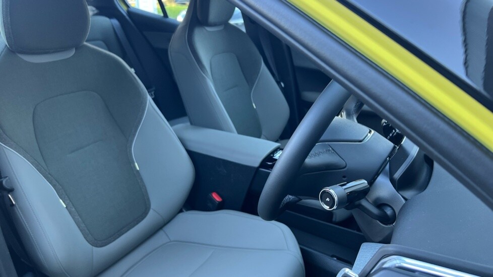 Used Volvo EX30 2025 for sale - 75472401: Photo 9