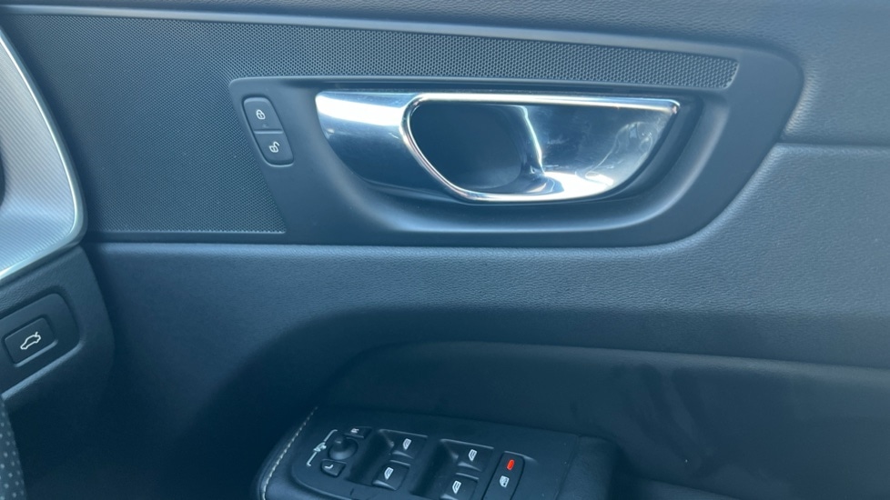 Used Volvo XC60 2019 for sale - 76888654: Photo 30