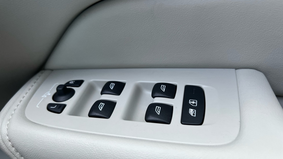 Used Volvo XC60 2025 for sale - 76780381: Photo 33