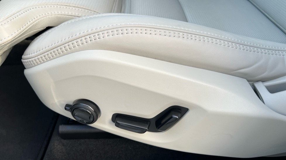 Used Volvo XC60 2025 for sale - 76780381: Photo 46