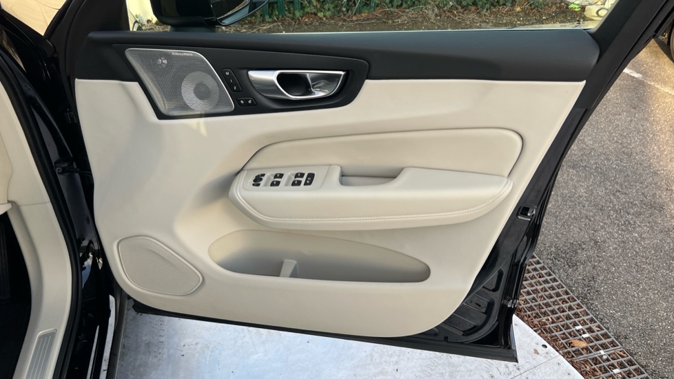 Used Volvo XC60 2025 for sale - 76780381: Photo 50