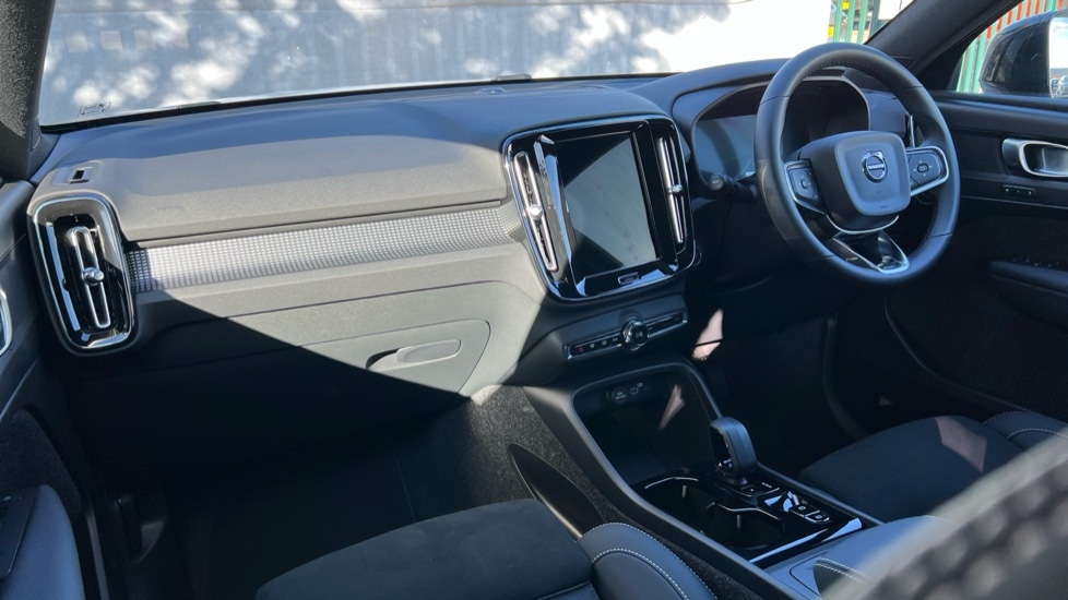 Used Volvo XC40 2025 for sale - 76095945: Photo 4