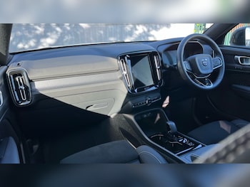 Used Volvo XC40 2025 for sale - 76095945: Photo 4