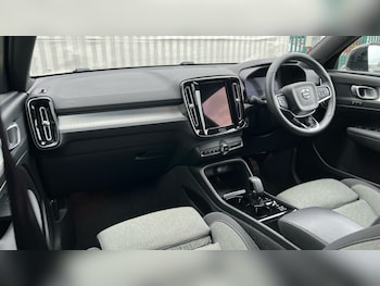 Used Volvo XC40 2023 for sale - 76540053: Photo