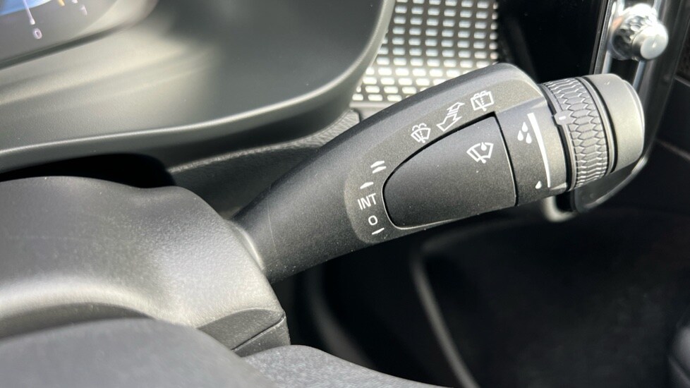 Used Volvo XC40 2023 for sale - 75943405: Photo 30