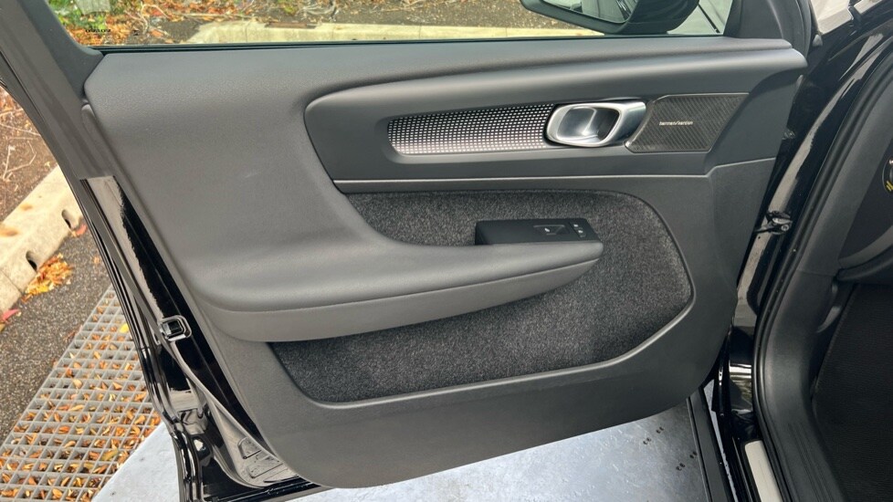 Used Volvo XC40 2023 for sale - 75943405: Photo 46