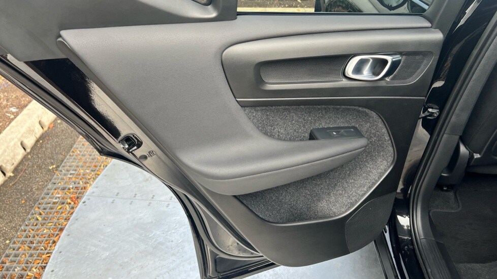 Used Volvo XC40 2023 for sale - 75943405: Photo 47