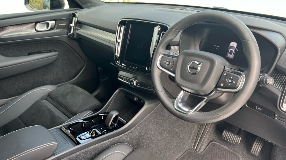 Used Volvo XC40 2023 for sale - 75943405: Photo 5