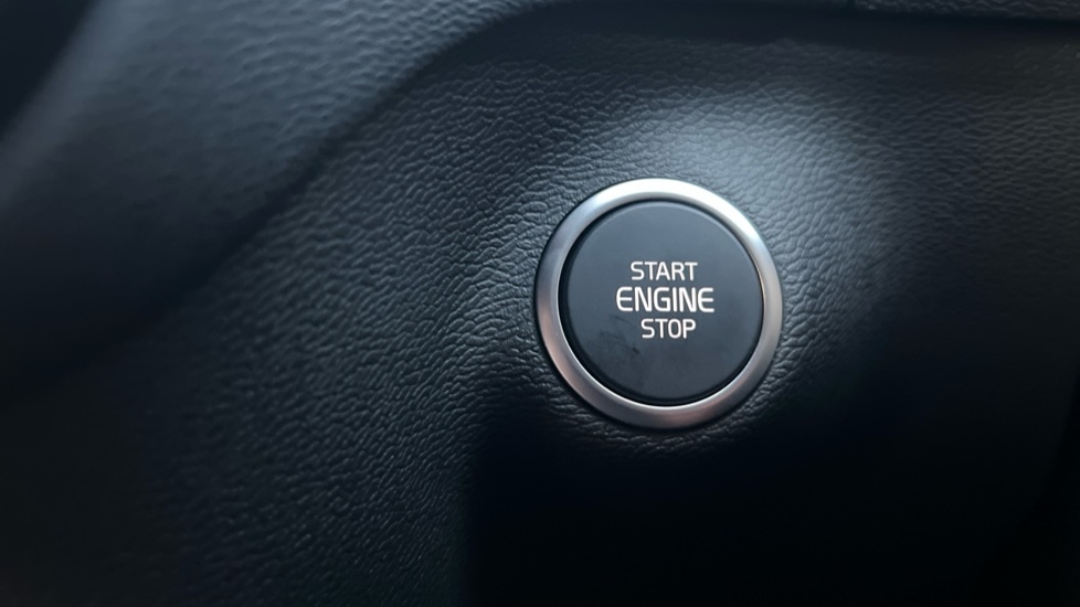 Used Volvo XC40 2025 for sale - 76894788: Photo 28