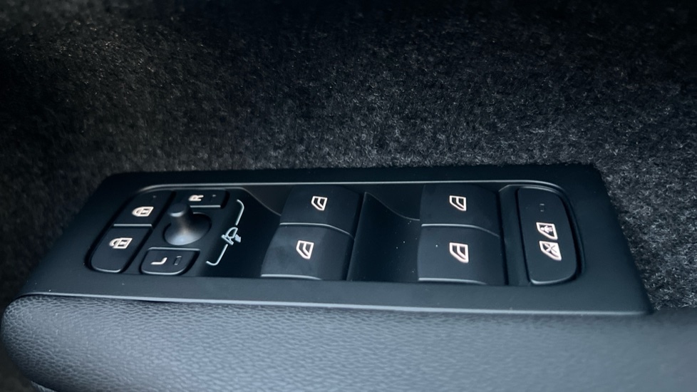 Used Volvo XC40 2025 for sale - 76894788: Photo 33