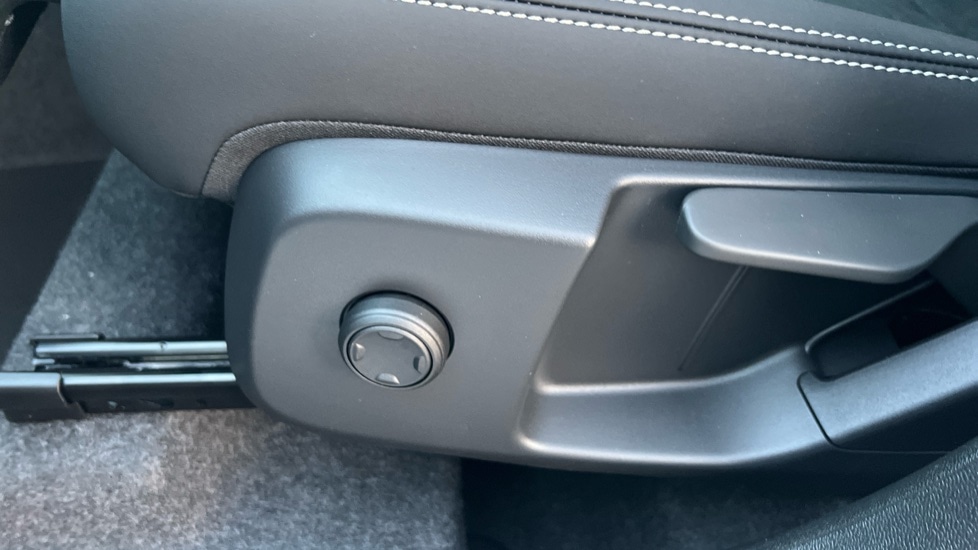 Used Volvo XC40 2025 for sale - 76894788: Photo 44