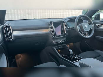 Used Volvo XC40 2025 for sale - 76894788: Photo