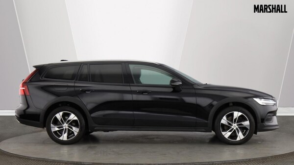 Used Volvo V60 2021 for sale - 76297353: Photo 2