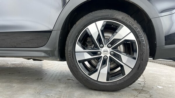 Used Volvo V60 2021 for sale - 76297353: Photo 4