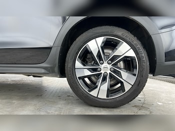 Used Volvo V60 2021 for sale - 76297353: Photo