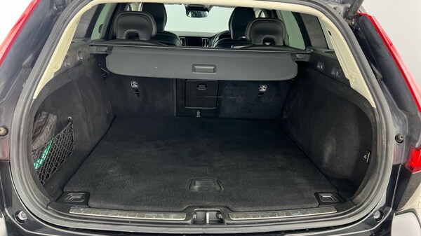 Used Volvo V60 2021 for sale - 76297353: Photo 5