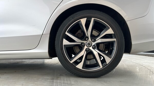 Used Volvo V60 2021 for sale - 76297502: Photo 4