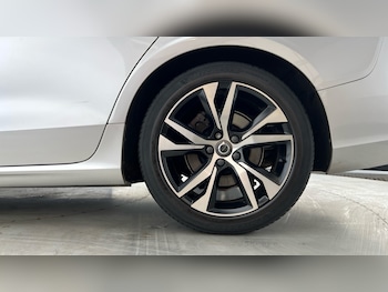 Used Volvo V60 2021 for sale - 76297502: Photo