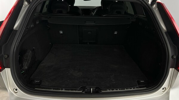 Used Volvo V60 2021 for sale - 76297502: Photo 5