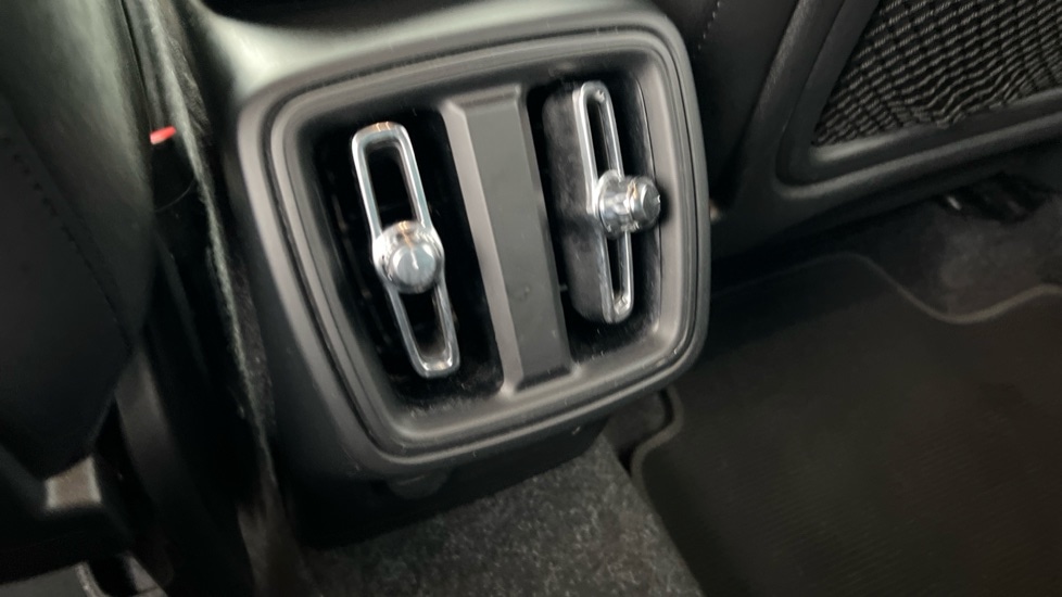 Used Volvo XC40 2020 for sale - 76766116: Photo 32