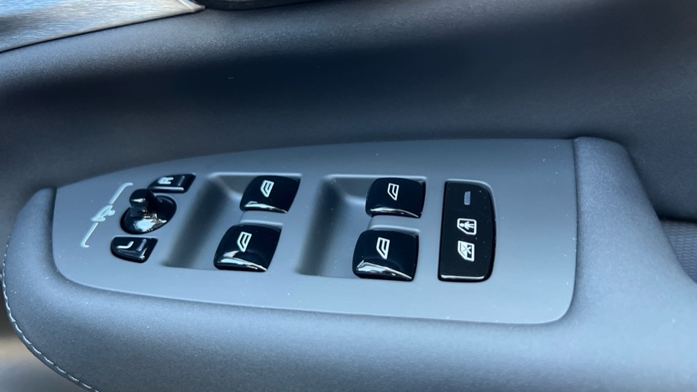 Used Volvo XC90 2025 for sale - 76112048: Photo 33
