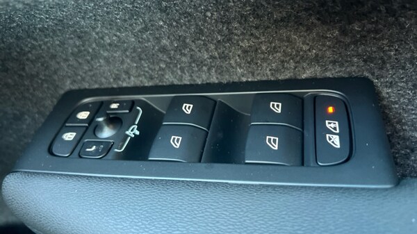 Used Volvo XC40 2024 for sale - 75472809: Photo 32