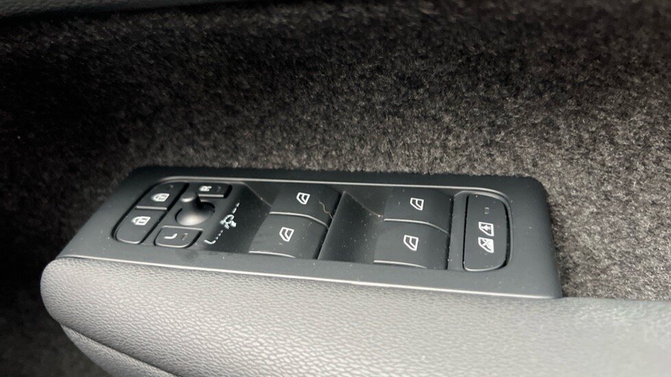 Used Volvo XC40 2023 for sale - 76241737: Photo 32