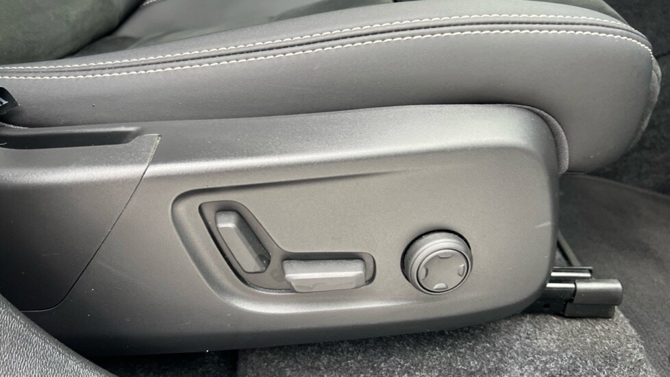 Used Volvo XC40 2023 for sale - 76241737: Photo 50