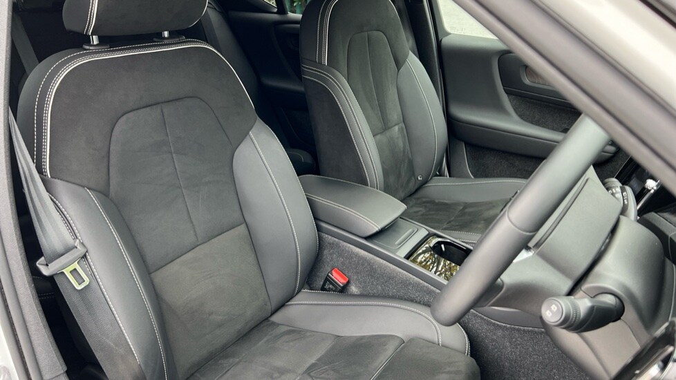 Used Volvo XC40 2023 for sale - 76241737: Photo 9