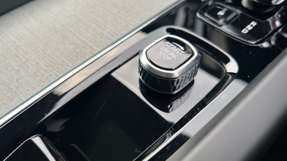 Used Volvo XC60 2025 for sale - 76914911: Photo 28