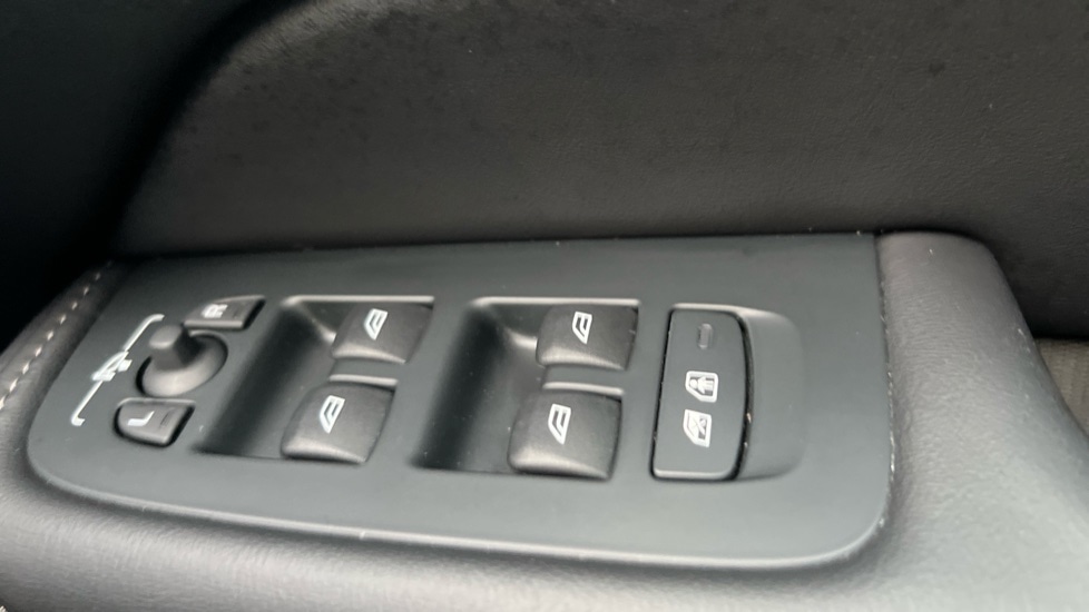 Used Volvo XC60 2025 for sale - 76914911: Photo 33